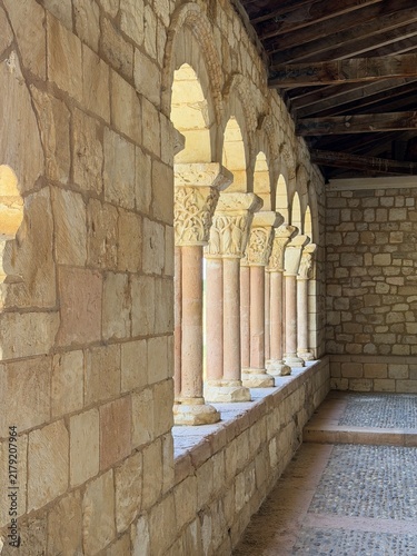 Canvastavla Ancient stone cloister arches with decorative columns