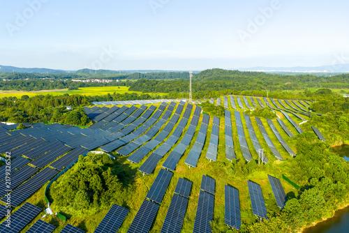 Obraz na plátně Green hillside photovoltaic solar panel array for clean energy