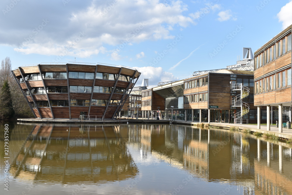 Obraz premium The Sir Harry and Lady Djanogly Learning Resource Centre is a library on the Jubilee Campus of the University of Nottingham, England, known for its striking circular design in the middle of the lake.