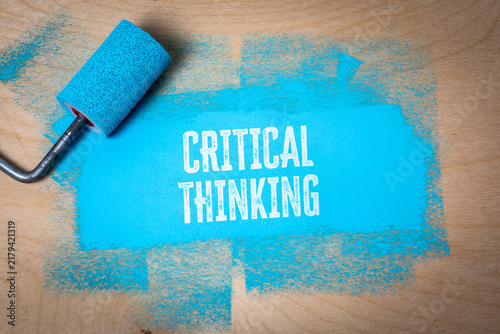Foto CRITICAL THINKING Text on Painted Wood Beside a Blue Roller