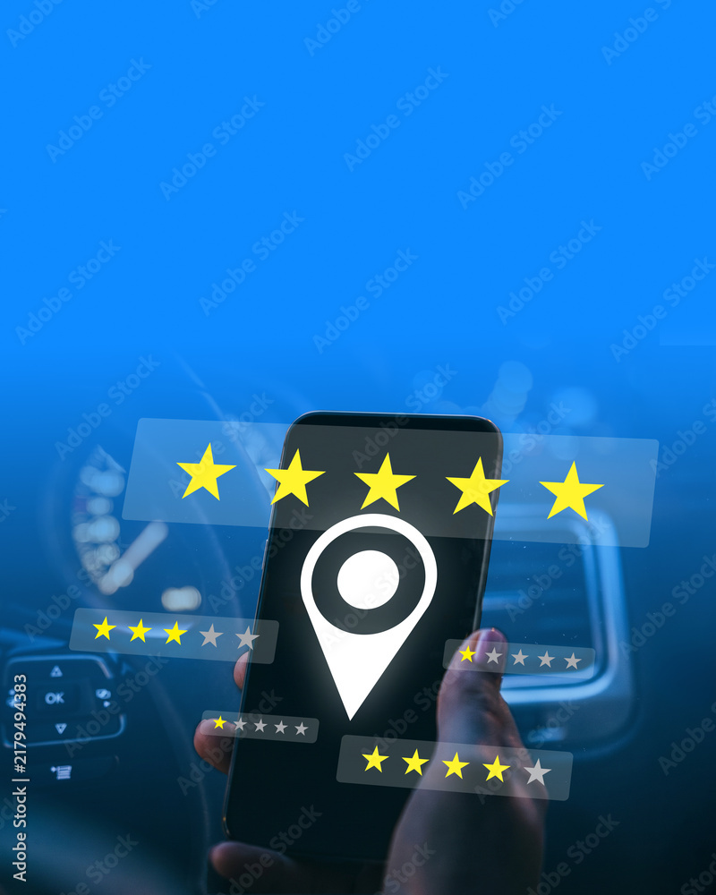Obraz premium Feedback rating displayed on a smartphone inside a car at night with a clear blue background
