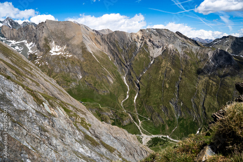 Blick in das Ködnitztal und der Alpenlandschaft der Glocknergruppe gegenüber des Berggipfels Figerhorn