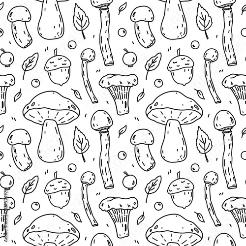 Seamless hand-drawn woodland pattern with mushroom, leaf, acorn and berry. Minimalist forest doodle background, perfect for fabric, wallpaper, wrapping paper, stationery and autumn design