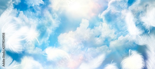 Obraz na płótnie 白い羽が青空に舞うスピリチュアルな天国背景イラスト