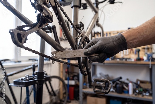 Measuring bicycle chain elongation with diagnostic tool