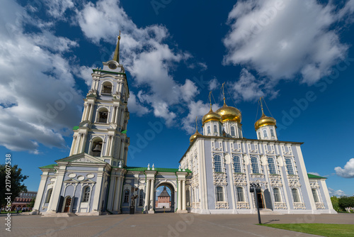 Fotografie Majestic Cathedral of the Assumption in Tula Russia framed by the beauty of the
