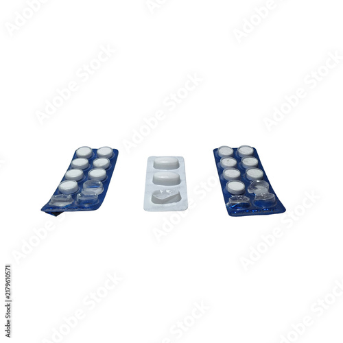 Foto Medical pills sealed in blister pack isolated on white background, pharmaceutical medication concept for healthcare, treatment, prescription and patient wellness needs