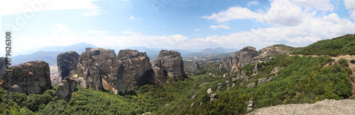 Fotografie Breathtaking Meteora Panorama: Holy Monasteries and Sacred Cliffs