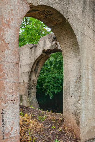 528-04 Double Arch