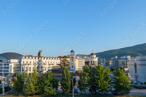 фотографія Fountain of the Mothers of Macedonia with bronze sculptures in the historic center of Skopje