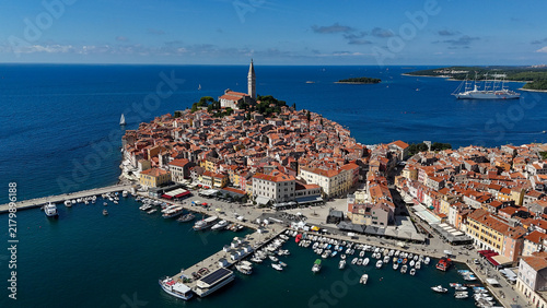 Foto Aerial panoramic view of historic Rovinj old town and marina on the Adriatic coa