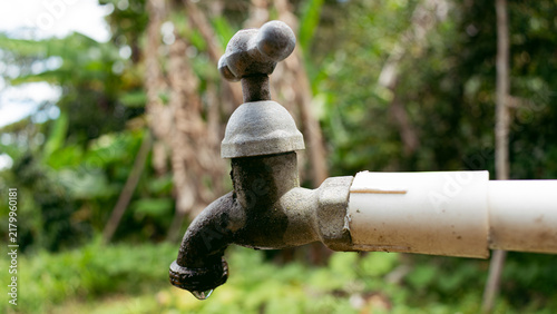 Fotografía Outdoor faucet with a water drop coming out