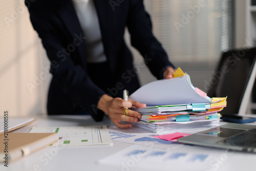 Cuadro en lienzo Businesswoman managing, sorting, and organizing documents, papers, and folders o