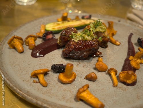 Konstfotografi Gourmet plated meat dish garnished with chanterelle mushrooms