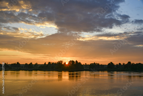 фотографія Morning water landscape with forest reflection on calm surface, serene sunset scenery with mirror-like lake and tranquil Nordic nature atmosphere