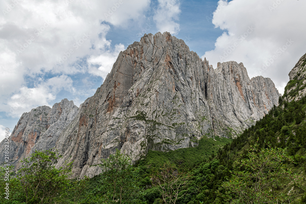 Fototapeta premium The scenery of the One-line Sky Grand Canyon in the Zagana Scenic Area, Gannan Tibetan Autonomous Prefecture, Gansu Province, China