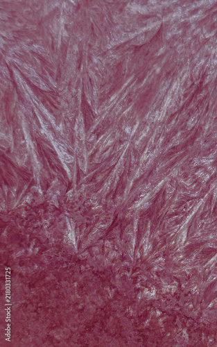 Fotografía Vertical abstract pink and magenta crystallized texture with nucleation center a