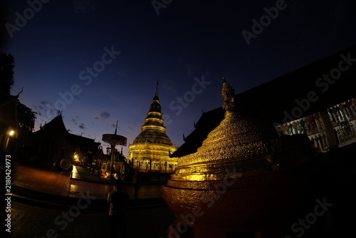 Wat Phra That Haripunchai Woramahawihan at night