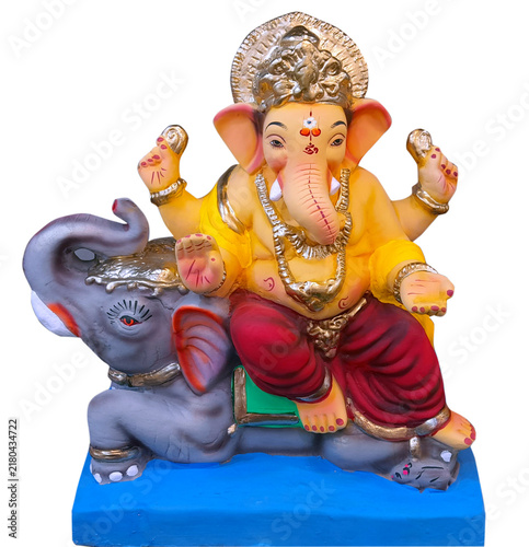 Foto Beautiful Lord Ganesha idol riding an elephant isolated on white background