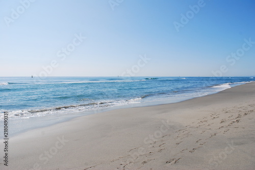 青い海と砂浜の美しい景色