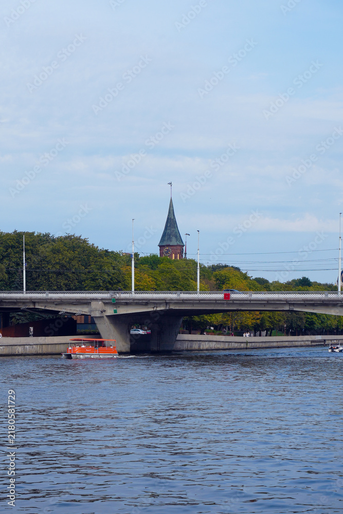 Fototapeta premium The riverbank, the bridge, the cathedral.