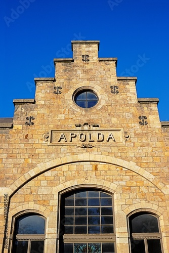 Obraz na płótnie apolda, deutschland - staffelgiebel am altem bahnhofgebäude