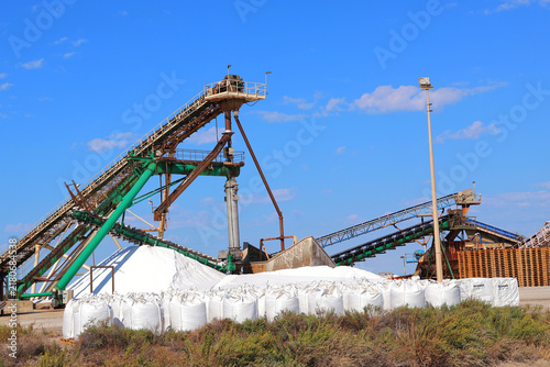 entreprise de traitement du sel des marais salants