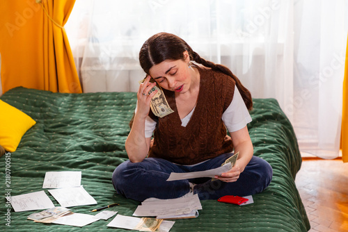 Fotografía Caucasian woman checking monthly expenses adjusting financial plans and preparing for future investments
