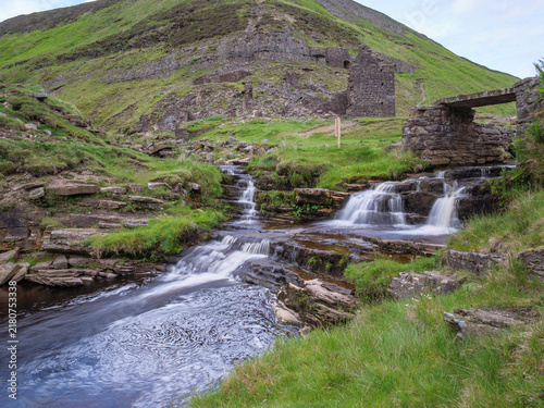 Foto Kaskaden des Gunnerside Beck an der historischen Blakethwaite Schmelzmühle