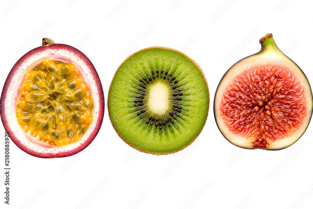 Obraz premium Halved Passion Fruit Kiwi and Figs in Row Isolated on Transparent Background PNG