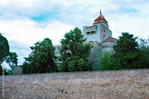 Fotografie The medieval Despot Stefan Tower and brick ramparts of Belgrade Fortress rise ab