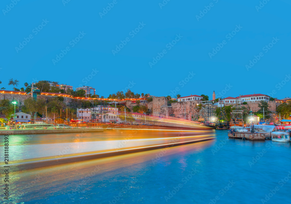 Obraz premium Panoramic view the old harbor in the old town (Kaleici) of Antalya, Turkey