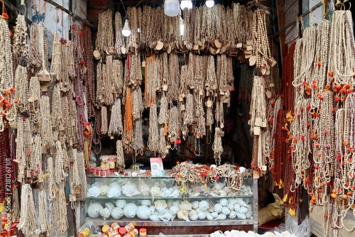 Obraz w ramie インド 数珠屋の店頭
