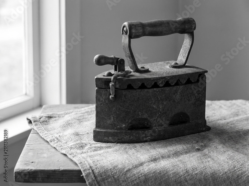 The 1910s Antique Charcoal Clothes Iron
