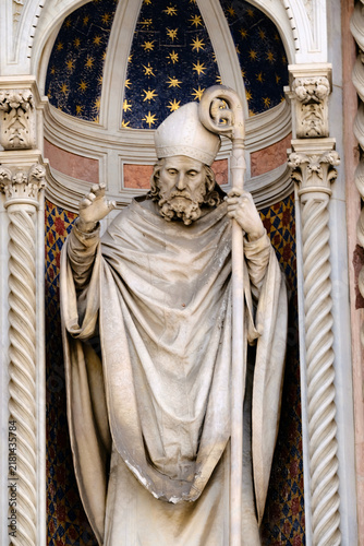 Saint Zenobius Statue on the Facade of Florence Cathedral, Cattedrale di Santa Maria del Fiore, Tuscany, Italy