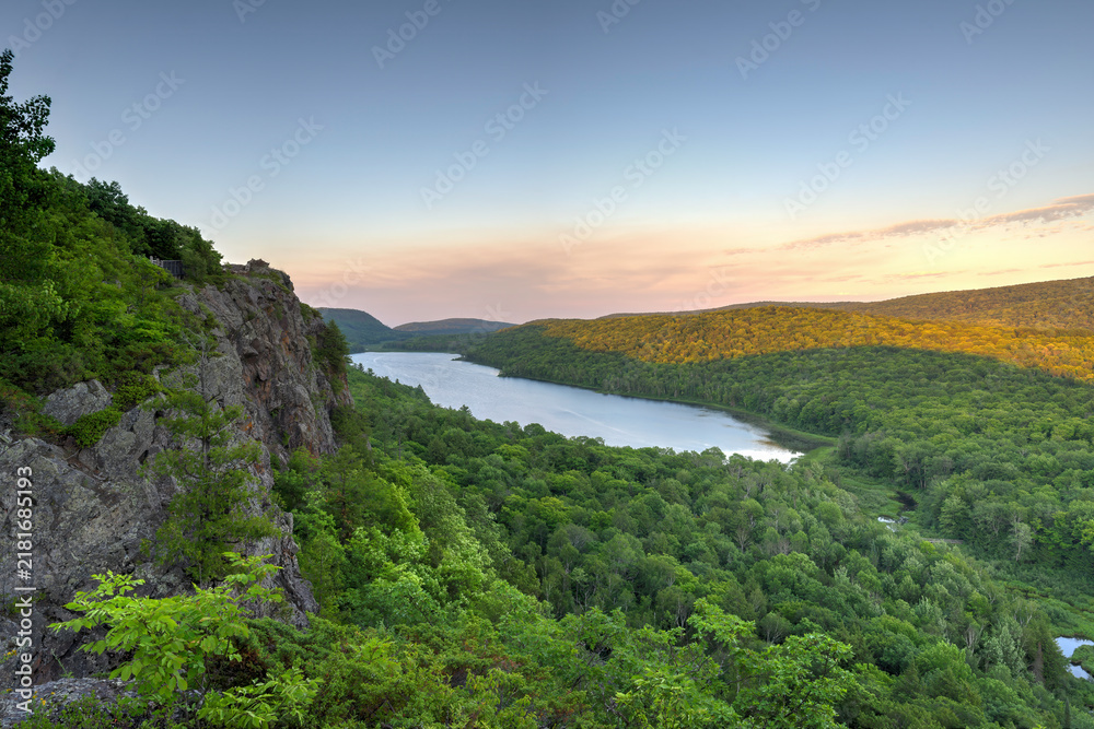 Fototapeta premium Lake of the clouds sunset