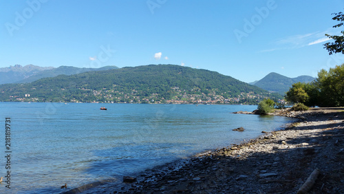 Obraz na płótnie Lake Maggiore, Borromean Islands — Isola Bella, its  Baroque palace and terraced gardens, seen from the boat, with the town of Stresa and the Grand Hotel des Îles Borromées in the background