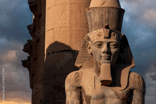 Cuadro en lienzo Primeras luces del día en el Templo de Lúxor, Egipto