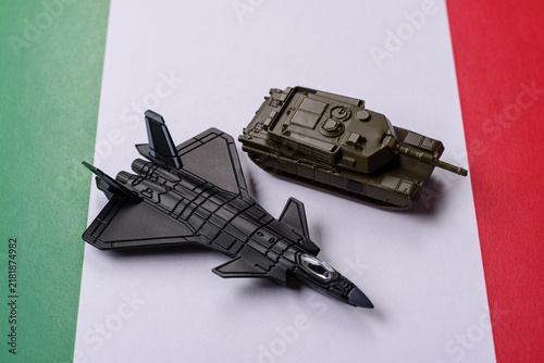 Fotografía A fighter jet on the Italian flag as a conceptual backdrop representing Europe's