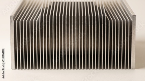 Plakat w ramie Aluminum heat sink with vertical cooling fins for electronic component thermal management.