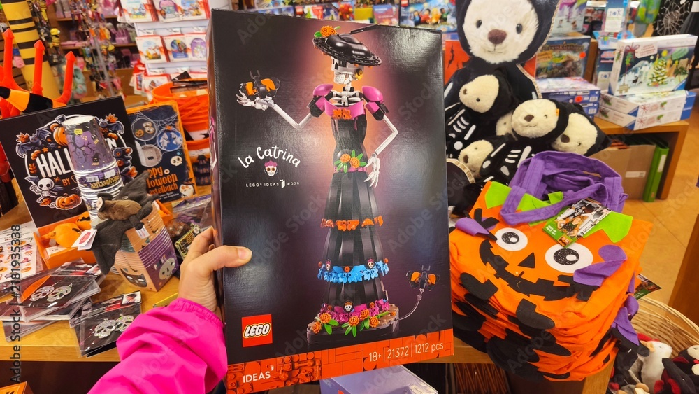 Obraz premium Potsdam, Germany - September 03, 2026: LEGO La Catrina building set displayed in a store, surrounded by Halloween decorations and plush toys on shelves