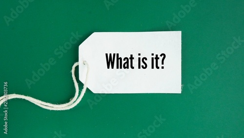 Obraz na plátně Tag the paper with the question word What is it? phrase used to ask for or explain the definition, value, or practical effect of something