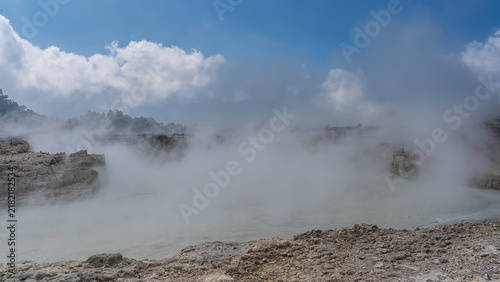Foto Acid lake in the volcano crater
