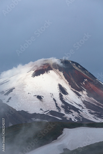 Obraz na płótnie avachinsky volcano with active fumarola