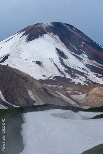 Obraz na płótnie avachinsky volcano with active fumarola