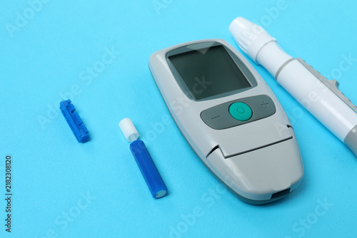 Fotografie Blood glucose meter with lancets, top view