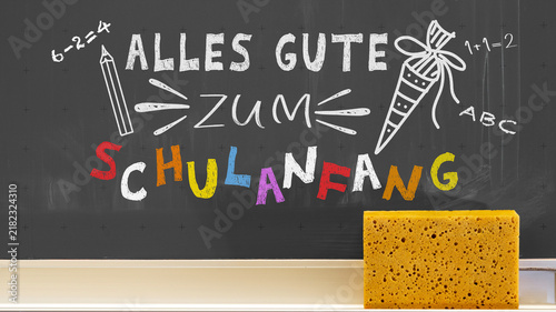 Schule, Einschulung, Schulstart, Schulbeginn, Konzept Grußkarte - Alles Gute zum Schulanfang - Schultafel Kreidetafel mit deutschem Text und Symbolen