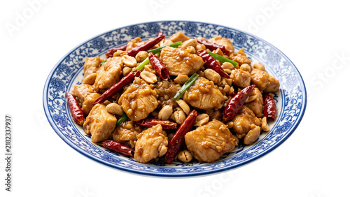 Foto Kung pao chicken with dried red chilies and roasted peanuts on patterned ceramic