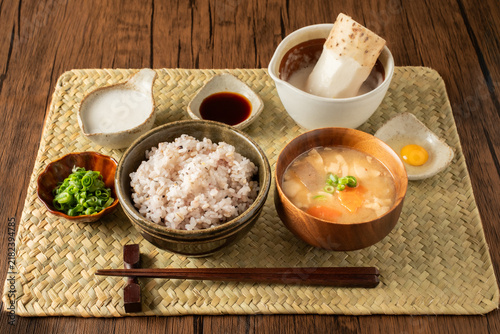 Foto Healthy Japanese Meal with Multigrain Rice and Pork Miso Soup