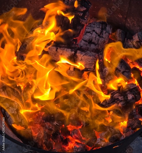 фотографія Red Hot Scorching Fire Pit.